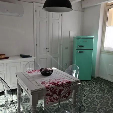 Casa vacanze Altamarea - Luce, Spazi Ampi E Comfort Al Centro Del Paese